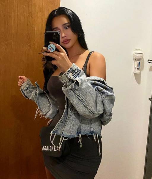 Aksaray Escort Bayan Emel İle Aşkı Yeniden Keşfedin